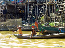 Enfants - Kampong Phluk  -Cambodge